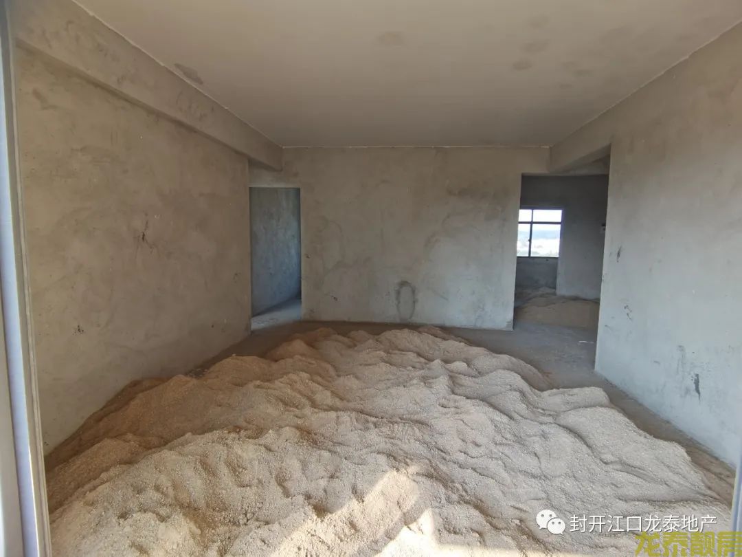 香槟一号南向电梯毛坯8楼