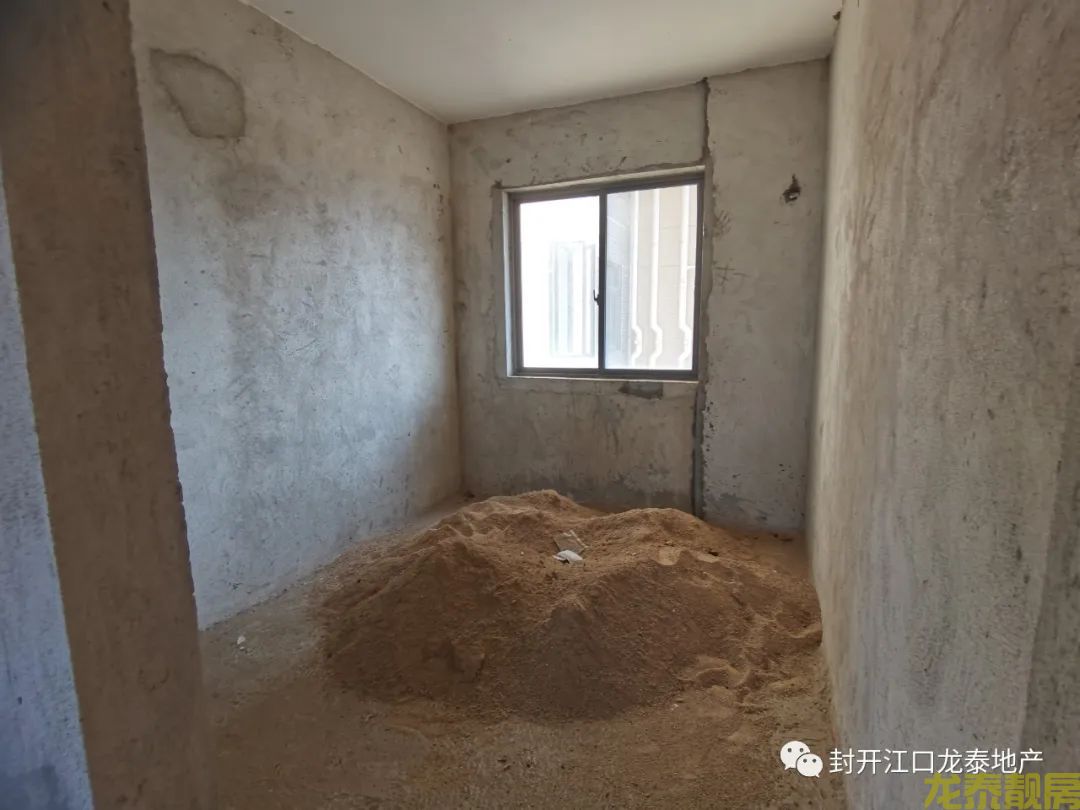 香槟一号南向电梯毛坯8楼