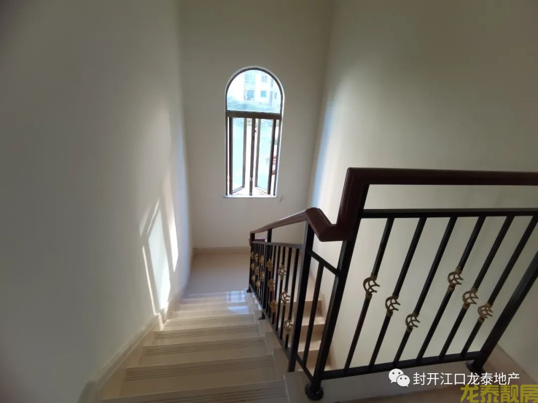 碧桂园靓别墅一栋 前后120平花园