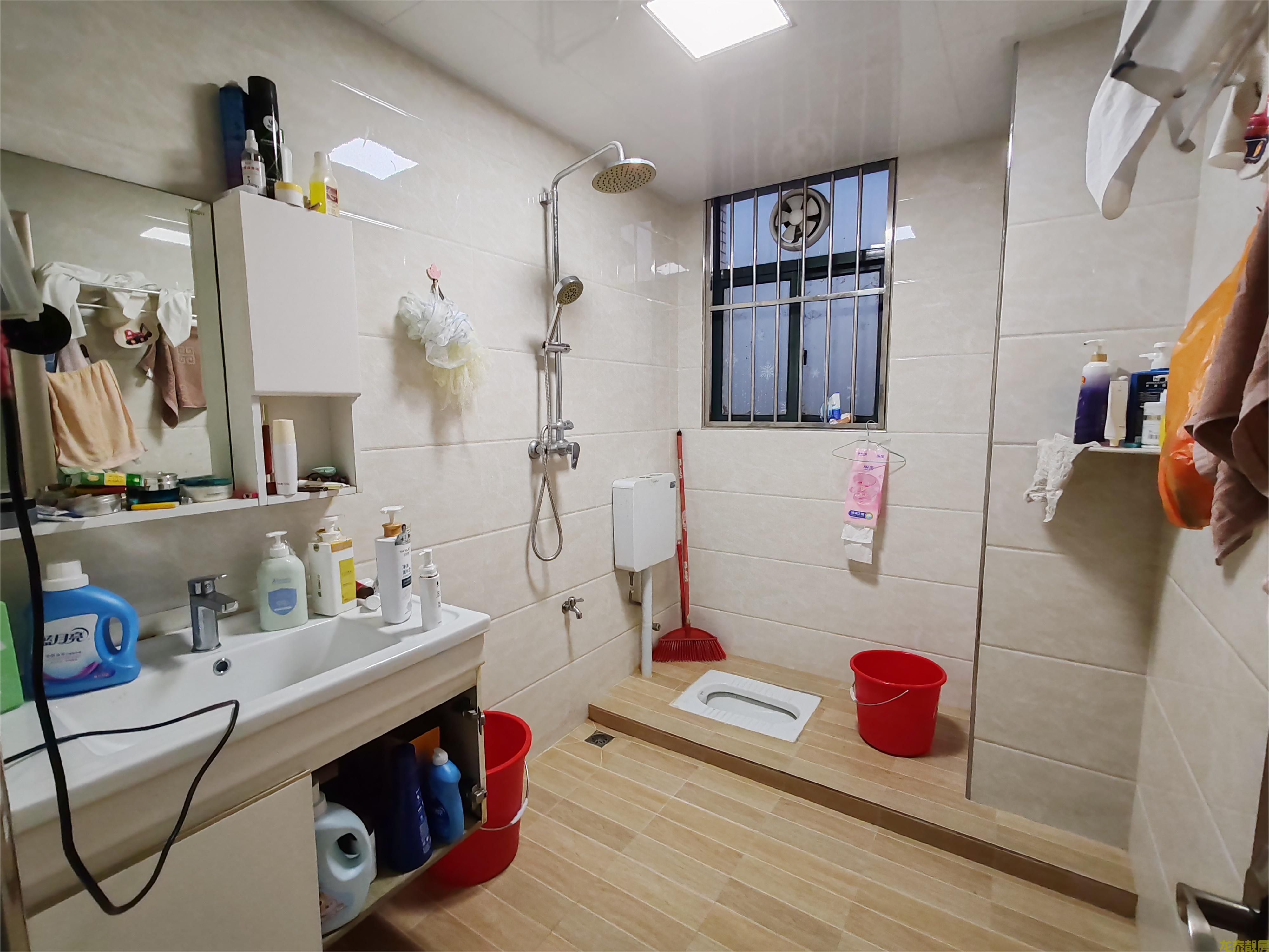 粤江花园，电梯4房，靓楼层