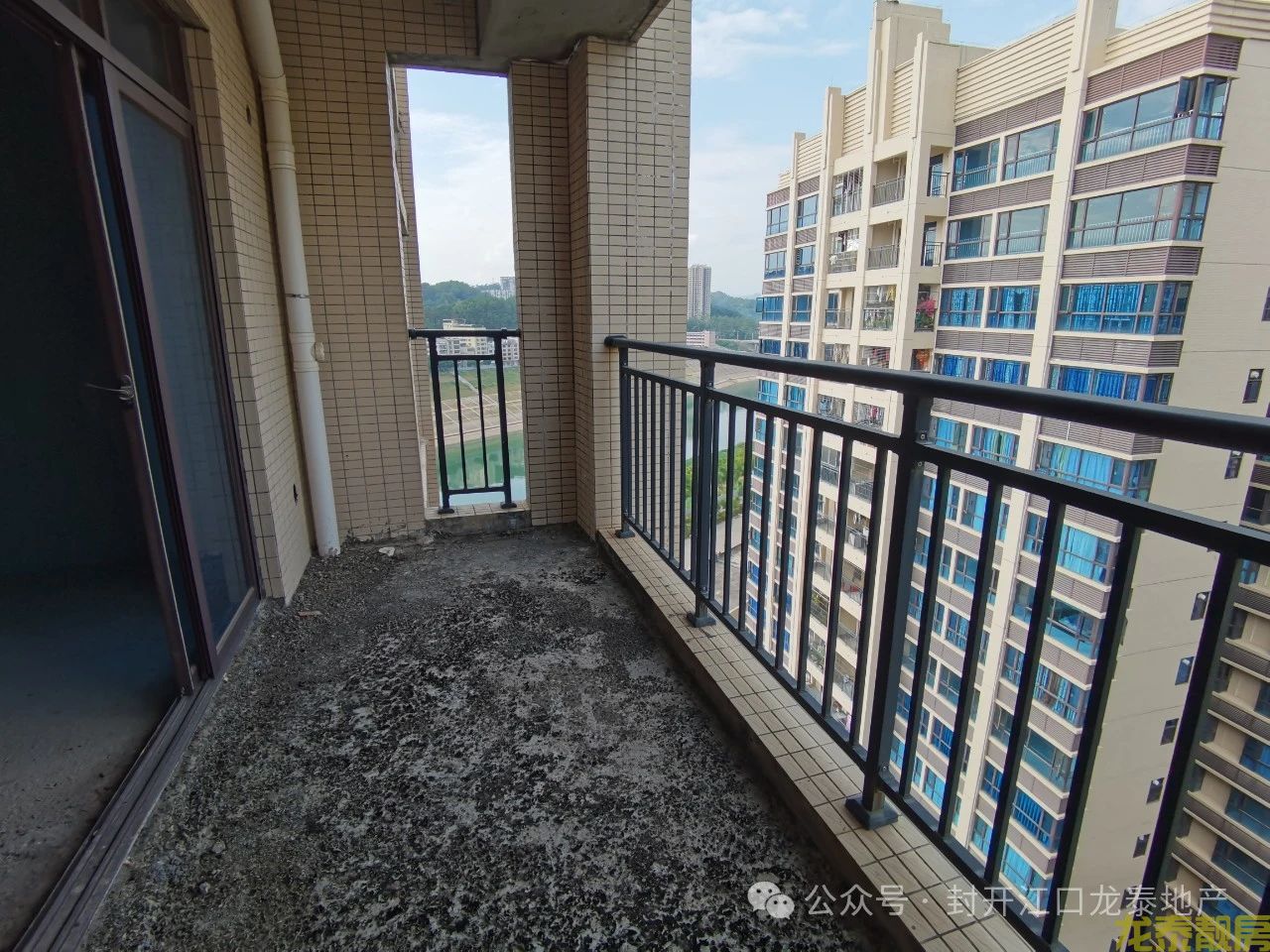 佰隆山河电梯毛坯高层4房