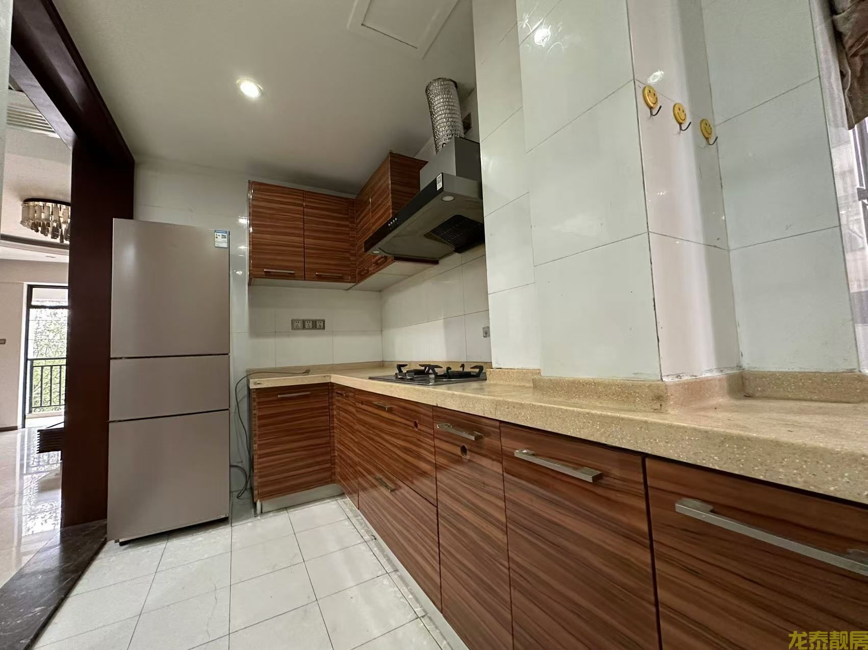 粤江花园电梯房送露台