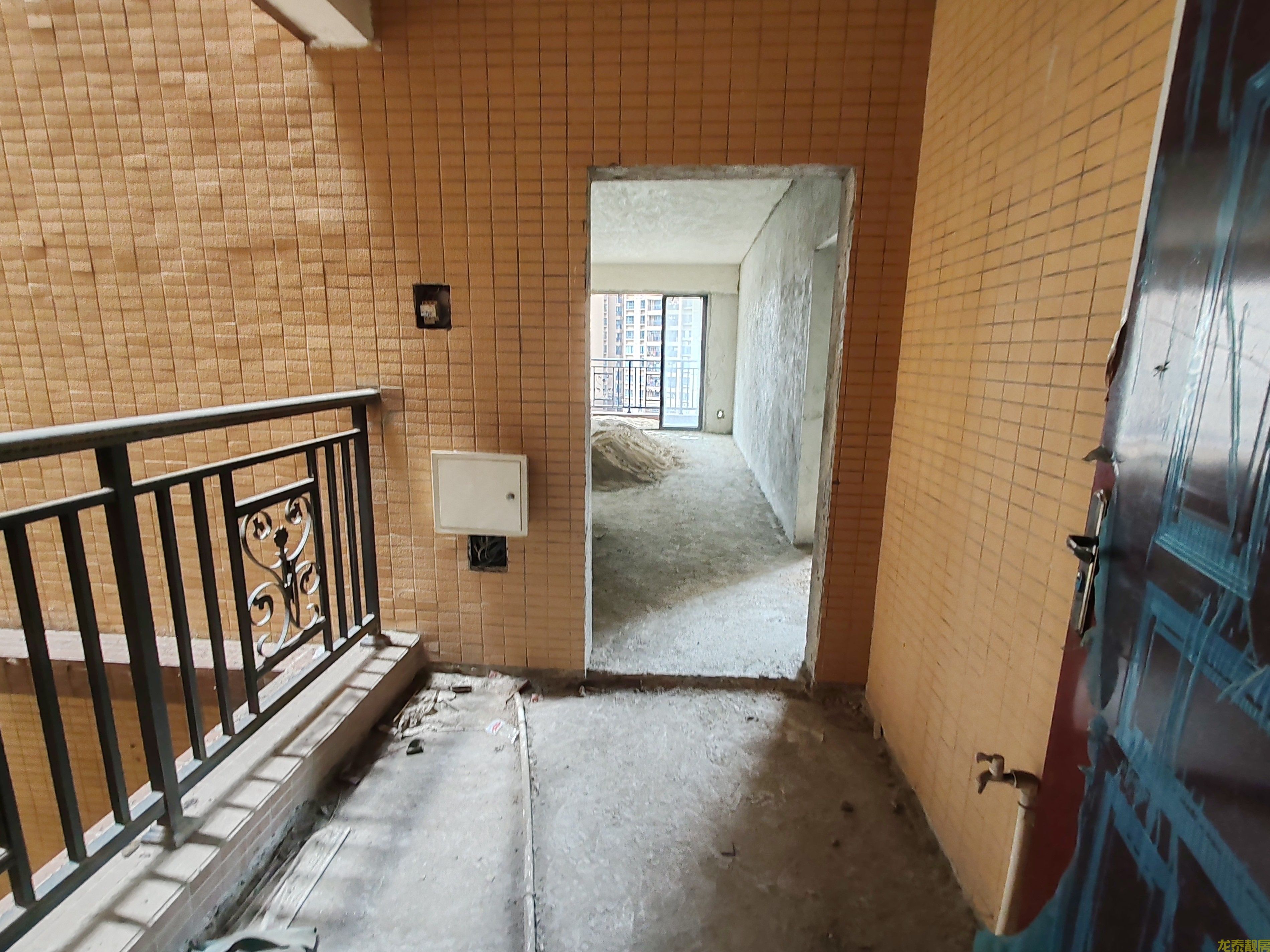 康盛名门毛坯靓楼层