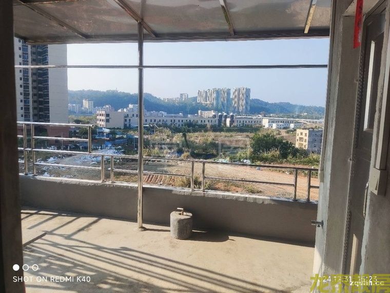 佰隆山河后背六楼单间