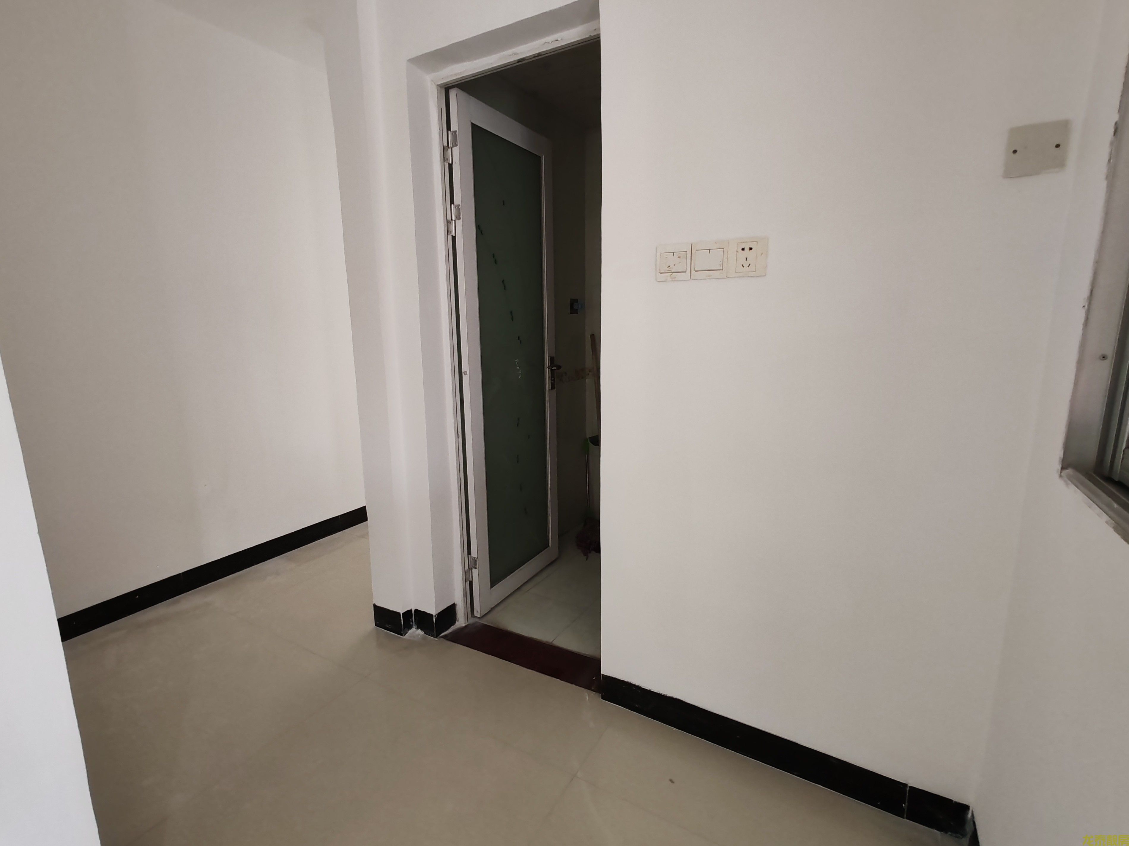 广信新城步梯7楼大户型