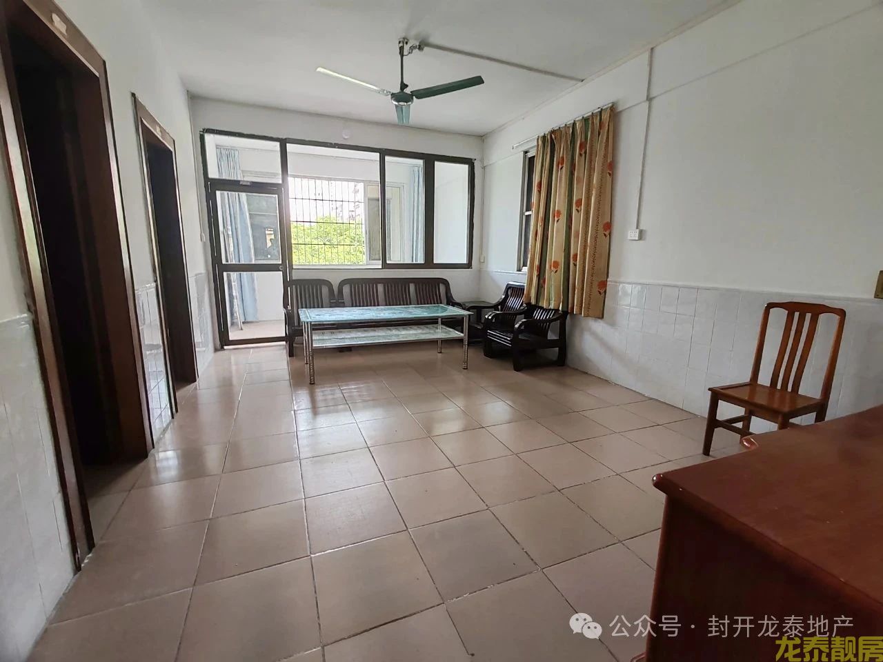 河南职中球场附近步梯二楼三房两厅