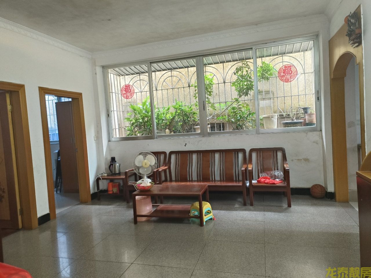 人民医院附近步梯6楼三房