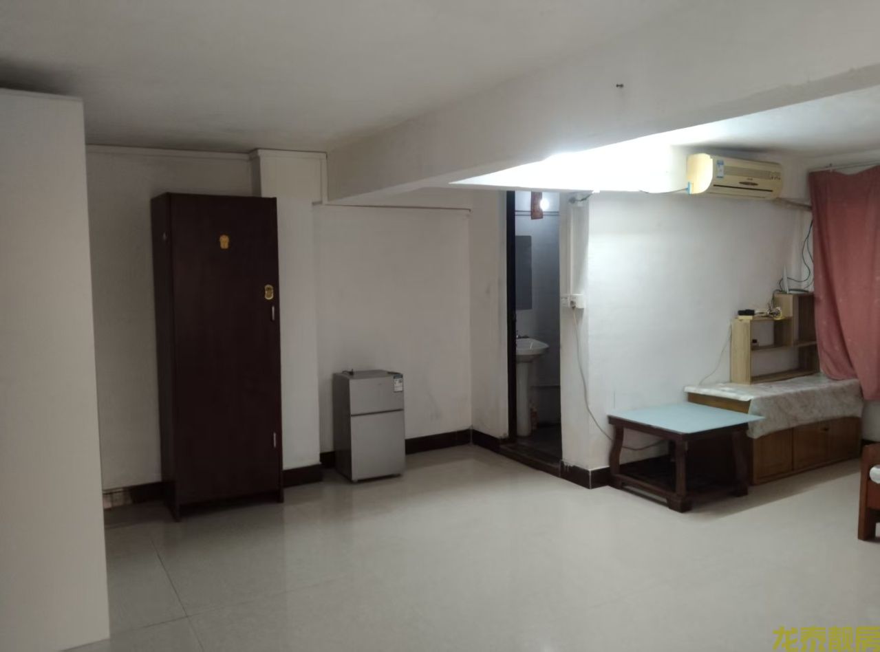 河南新城区长征新村二楼单间出租